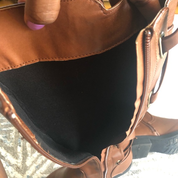 Boots - Picture 3 of 7